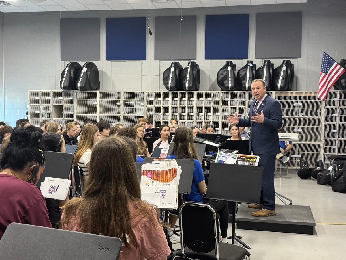 LakeBands's tweet photo. Today, our marching band squad leaders joined their incoming freshman to play and talk about the exciting season to come! 🎶 Mr. Yeagley joined us for a special message about the impact the Lake Marching Band has on our community! Looking forward to a great marching season! https://t.co/ZRWwFHSTlk