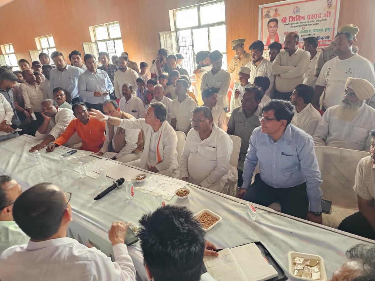 cdopbt1's tweet photo. जनपद पीलीभीत में युवा कल्याण विभाग द्वारा संचालित मल्टीपरपज हॉल ग्राम सिमरिया ता० महाराजपुर विकास खण्ड पूरनपुर में खेलो इंडिया योजनान्तर्गत कुल 800.00 लाख की लागत से निर्मित, माननीय सांसद जी जितिन प्रसाद (माo केन्द्रीय वाणिज्य एवं उद्योग, इलेक्ट्रानिक और सूचना प्रौद्योगिकी राज्य मंत्री भारत सरकार) एवं अन्य अधिकारी गण की उपस्थित में निरीक्षण किया गया । 

उद्देश्य -

मल्टीपरपज हॉल के निर्माण से जनपद के युवाओं, खिलाड़ियों, विद्यार्थियों एवं आमजन को एक समुचित मंच प्राप्त हुआ है, जहाँ खेल प्रतियोगिताएँ, सांस्कृतिक कार्यक्रम, सेमिनार, कार्यशालाएँ तथा अन्य सामाजिक एवं प्रशासनिक आयोजन सुव्यवस्थित रूप से संपन्न कराए जा सकेंगे। मल्टीपरपज हॉल के निर्माण से जनपद में खेल एवं सांस्कृतिक गतिविधियों को बढ़ावा मिलेगा, युवाओं की प्रतिभाओं को उचित अवसर प्राप्त होगा तथा विभिन्न विभागीय कार्यक्रमों के आयोजन हेतु स्थायी एवं सुव्यवस्थित अवसंरचना उपलब्ध हो सकेगी। इससे जनपद के समग्र विकास एवं सामाजिक सहभागिता को भी प्रोत्साहन प्राप्त होगा। साथ ही यह हॉल आपदा अथवा विशेष परिस्थितियों में अस्थायी राहत केंद्र के रूप में भी उपयोगी सिद्ध होगा।

स्कोप -

प्रस्तावित हॉल में आधुनिक प्रकाश व्यवस्था, ध्वनि प्रणाली, बैठने की पर्याप्त क्षमता, स्वच्छ पेयजल, शौचालय, पार्किंग एवं सुरक्षा व्यवस्था जैसी मूलभूत सुविधाएँ विकसित किया जाना है। बाउंड्री बॉल का निर्माण होने से यह अपने पूर्ण अस्तित्व में आ जाएगा ।
