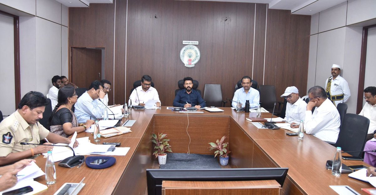 Guntur Collector tweet media