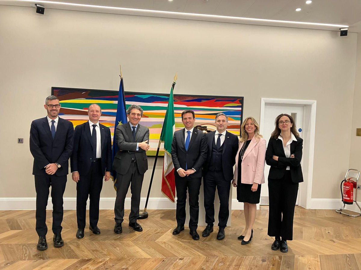 Italy in UK tweet media