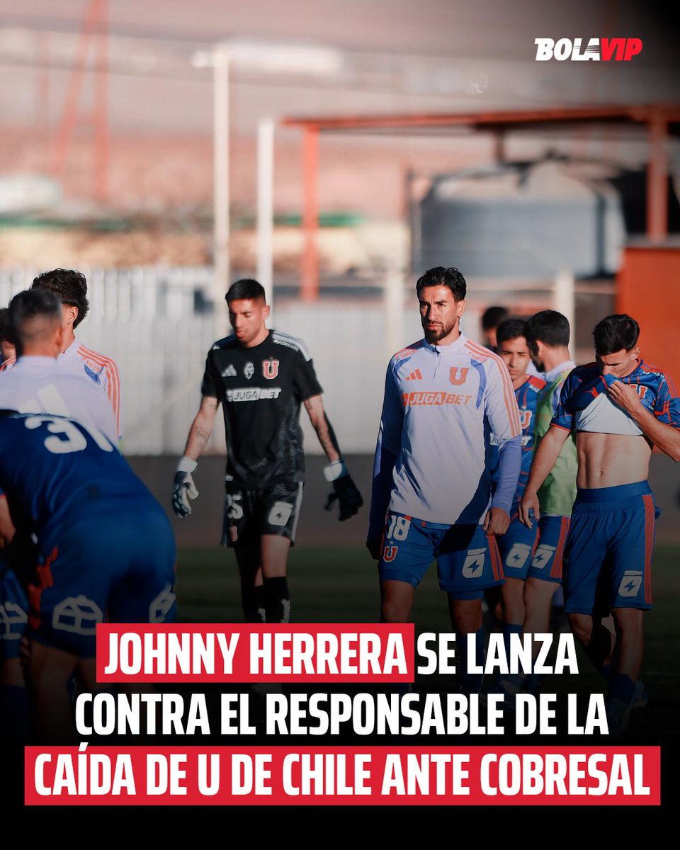 Bolavipcl's tweet photo. El histórico ex portero de Universidad de Chile apunta al culpable 🔵😱 https://t.co/fHP79MMm67 https://t.co/nEUTfwLiN4