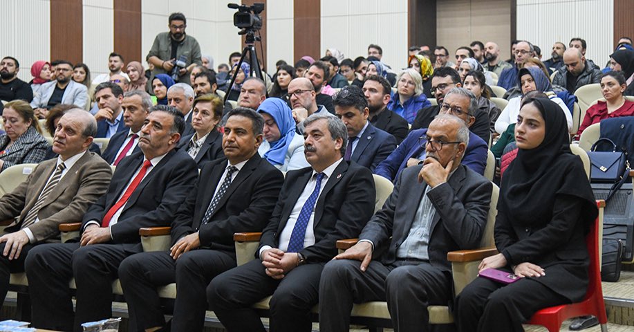 etukurumsal's tweet photo. 🗞️ETÜ ve TU12 İş Birliğinde “Yapay Zekâ Temalı Eğitimde İyi Örnekler Çalıştayı” Düzenlendi

📌Erzurum Teknik Üniversitesi (ETÜ) ve Teknik Üniversiteler Birliği (TU12) iş birliğiyle düzenlenen “Yapay Zeka Temalı Eğitimde İyi Örnekler Çalıştayı” gerçekleştirildi.

🔹Ayrıntılar İçin 
🔗https://t.co/iAMTsEYpVw
