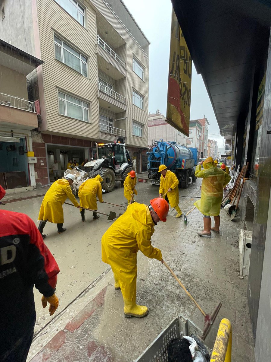 meb_adsp's tweet photo. 15 Mayıs 2026 tarihinde Samsun'un Havza ilçesinde etkili olan sağanak yağış sonrası, 18 personelden oluşan Samsun MEB AKUB ekibimiz bölgedeki iyileştirme çalışmalarına katılarak destek vermiştir.

@tcmeb @Yusuf__Tekin @bilalmacit @MetinTayarer @mebakub https://t.co/7vMdQZ8SCW