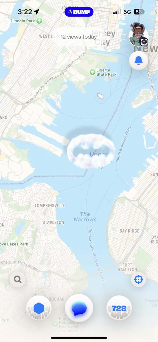 batslog's tweet photo. there is a mysterious cloud on NY @bumpbyamo https://t.co/wBNz7mQ93E