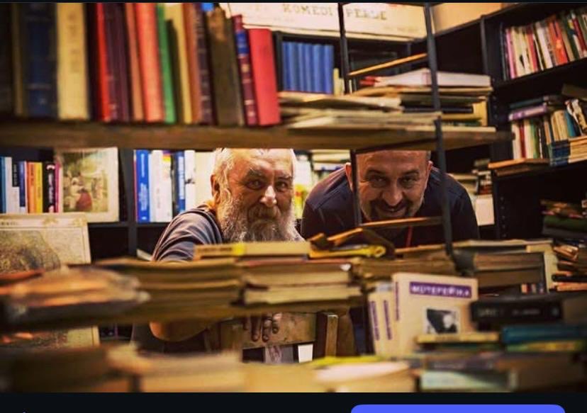 hermessahaf's tweet photo. Lütfi Ağbi göçeli bir sene olmuş!
Bana o kadar uzun geldi ki bir yandan, sanki yıllar geçmiş gibi; bir yandan da, mesela Tesak’taki jübile gününü düşününce, daha dün gibi. 
Tuhaf, ne diyeceksin, hayat. https://t.co/h4ceAddfN7