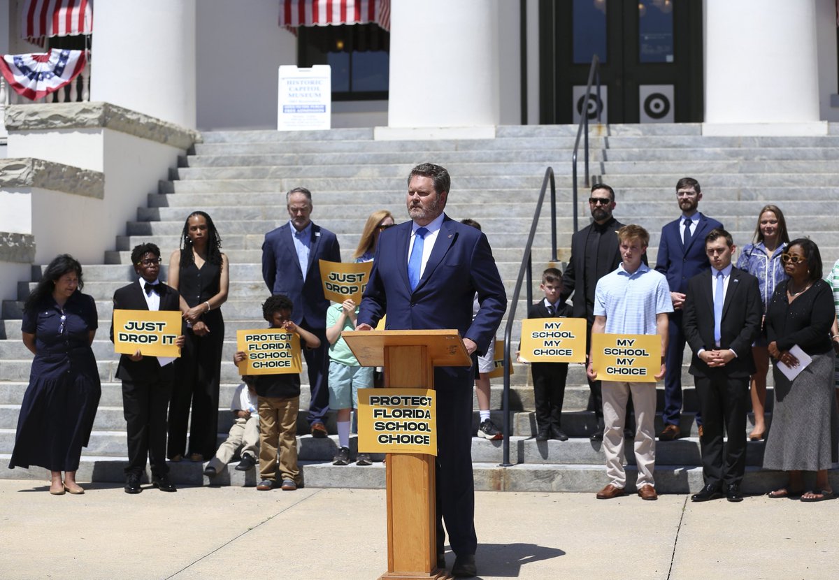 Milenatehoff's tweet photo. Thank you Sen. @JonMartinEsq for standing with Florida families and advocates to push back on the @FloridaEA’s frivolous lawsuit against the educational choices of 1 million Florida students.  @AFloridaPromise 

#MySchoolMyChoice https://t.co/DxFAPg5sOy