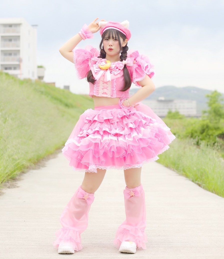 aSuKasyacyo's tweet photo. 🌙✩・✪・✬・✭・✮・✯・✰🌙
🩷三日月彩珠ちゃん🩷
@mikaduki_aju 
の生誕祭衣装👗を制作させて
いただきました☺️🩷
🌙✩・✪・✬・✭・✮・✯・✰🌙

✨ᕼᗩᑭᑭY ᗷIᖇTᕼᗞᗩY✨

いつも全力でライブをする🎤
彩珠ちゃん❣️が私は大好き💕です

そんな彩珠ちゃんに衣装の
ご依頼いただけて本当に嬉しかったです✨
この先もずーっと彩珠ちゃんが
笑顔でいられますように🩷🥰

#三日月彩珠
#aSuKa制作衣装