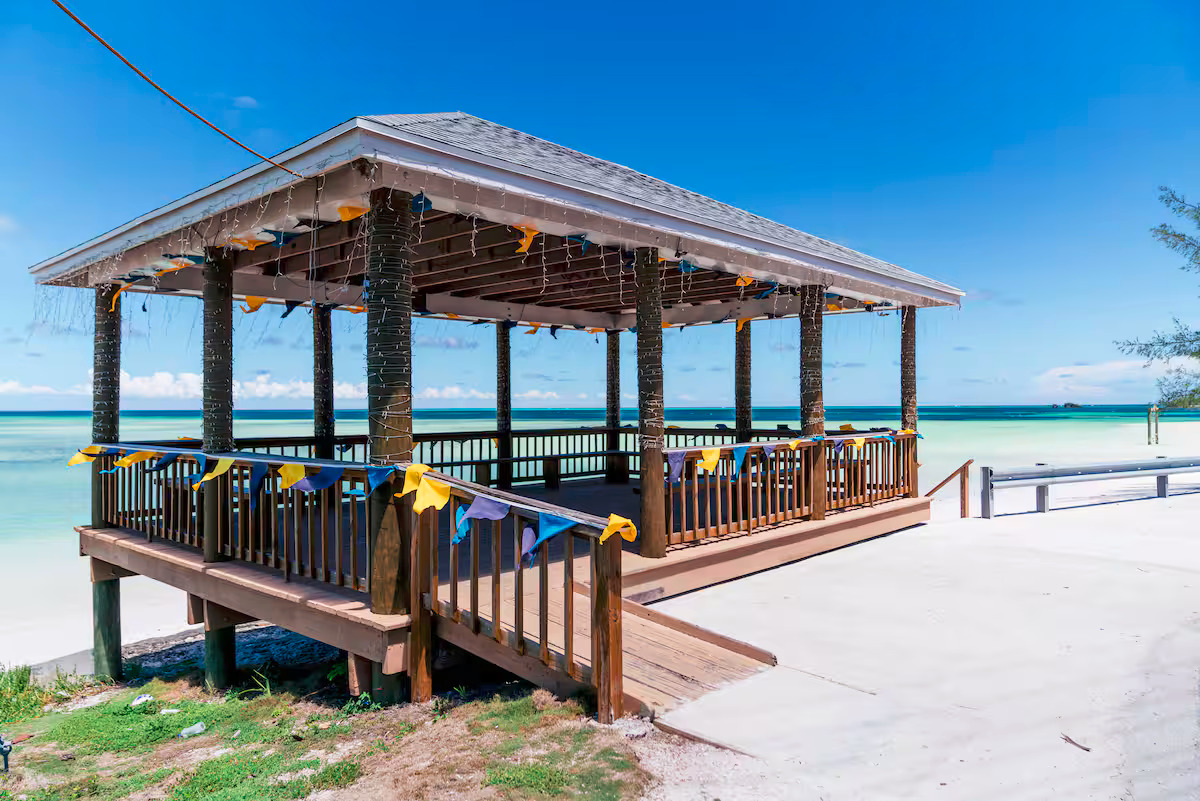 HarboursideB's tweet photo. Wake up to breathtaking ocean views and experience luxury vacation rentals in Spanish Wells, Bahamas. 

Enjoy private waterfront villas, boating adventures, snorkeling, fishing, and peaceful island living surrounded by tropical beauty.
https://t.co/lRgpC5Rr7z

#SpanishWellsIsland https://t.co/wWvpZyXB6H