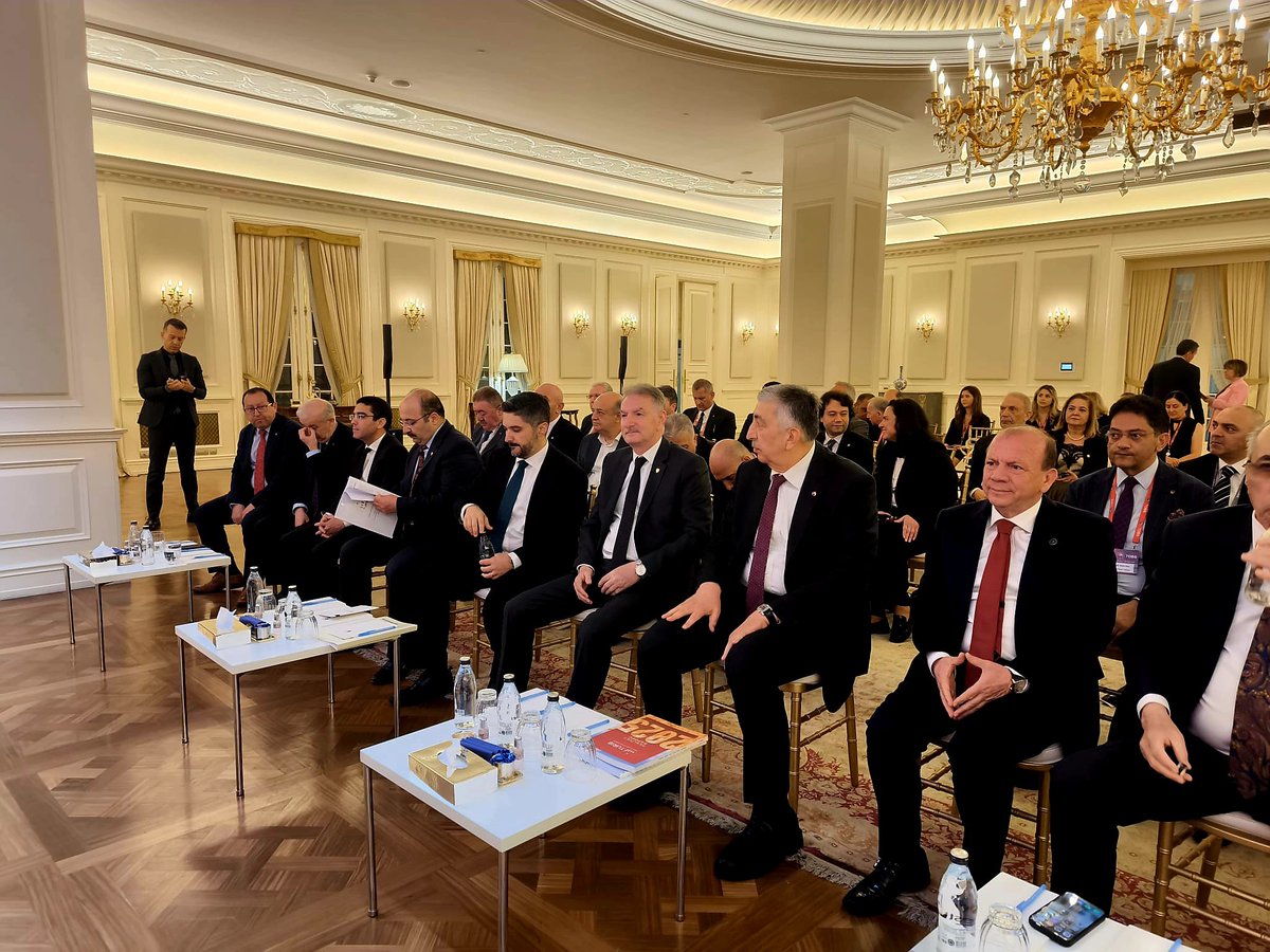 Ahmet_Guldal's tweet photo. 📈 Türkiye Ürün İhtisas Borsası A.Ş. (TÜRİB) Olağan Genel Kurul Toplantısı’na katılarak katılımcılara hitap ettik.

🌾 Konuşmamızda, ürün alım-satım işlemlerinin TÜRİB üzerinden başarıyla yürütüldüğünü ifade ederek, 2026 hasat sezonuna yönelik çalışmalarımızı titizlikle tamamladığımızı ve lisanslı depolarla birlikte toplam 20 milyon tonluk güçlü depolama kapasitesiyle sezona hazır olduğumuzu belirttik. 

🤝 Genel Kurul’un ve alınan kararların Ülkemiz adına hayırlara vesile olmasını temenni ediyorum. 🇹🇷