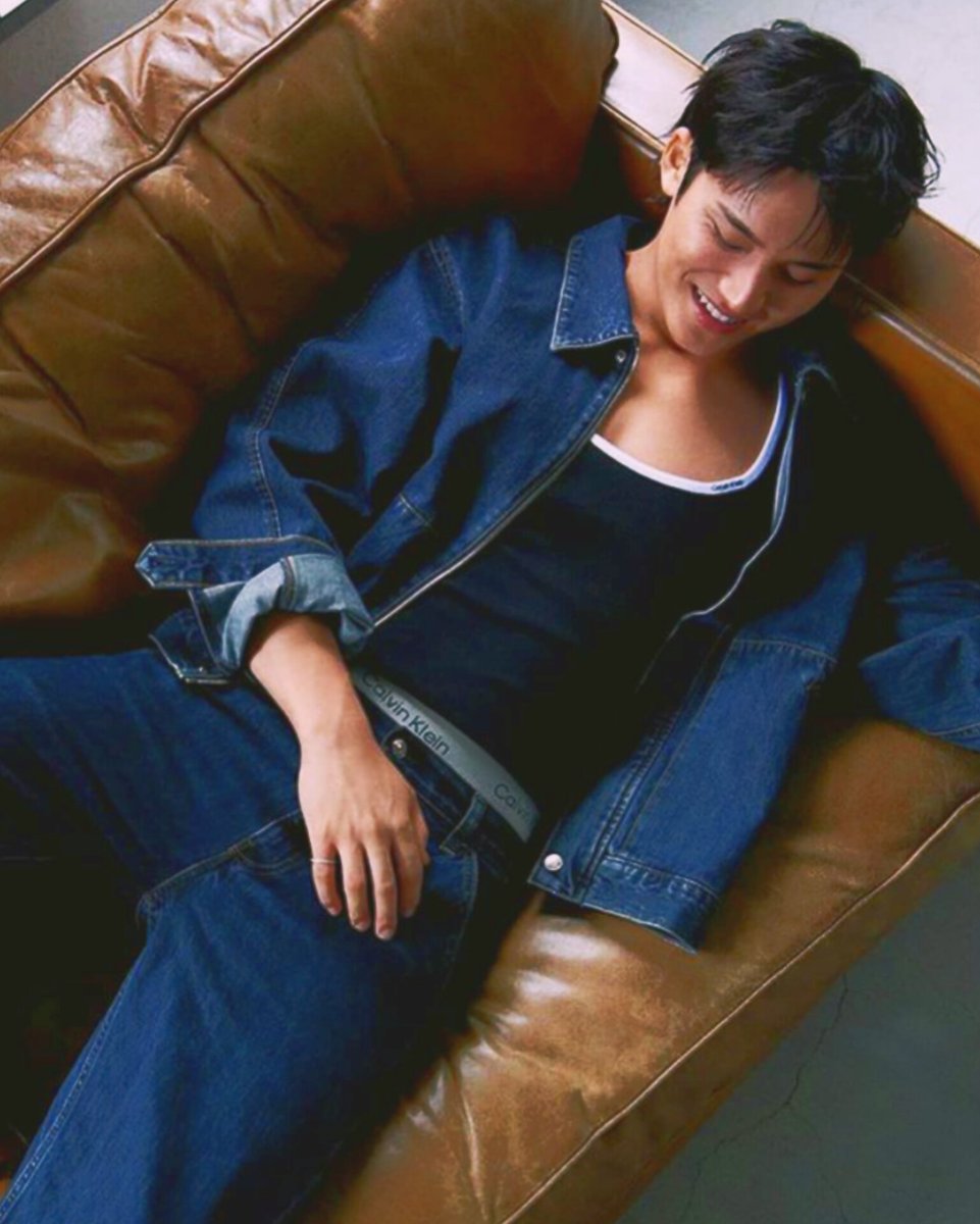 SVTNKMGX's tweet photo. Jemput temen di apartnya tapi gue pas sampe malah belum siap dan liat dia ngebokep sambil coli. Bukannya stop malah minta cium cd yang gue pake sekarang biar tambah cepet dia crot. Yaudah gue kasih sekalian gue tawarin buat entot mulutnya biar sekalian cium bau dari sumbernya https://t.co/WNBgLB31Cr