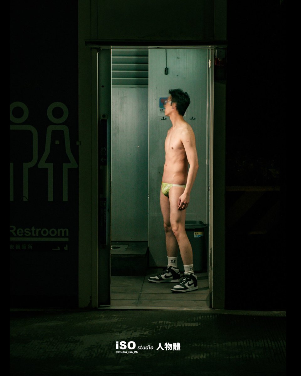 studio_iso_25's tweet photo. iSO夜間攝影練習-模特 @jerseysuitslave 
-
廁所第二間請排隊報名(´･ω･`)
📷 @studio_iso_25 https://t.co/ZLcoBRENai