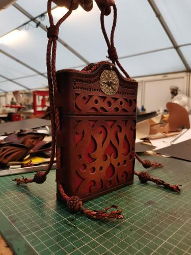 TildeProduction's tweet photo. Took a little break from crafting to focus on a few other projects at work, but I finally got around to start working on recreating this unused prop from #Willow! 

This bag was supposed to be used by Lili and would contain a spellbook.

#savewillow https://t.co/VaOu4bek6l