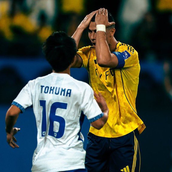 _e111's tweet photo. الفرق بين نادي النصر  🔥 وحارس بعمر 18سنه 

النصر صفر اسيا.                طالب 18سنه حقق اسيا https://t.co/iq39RRhDAd