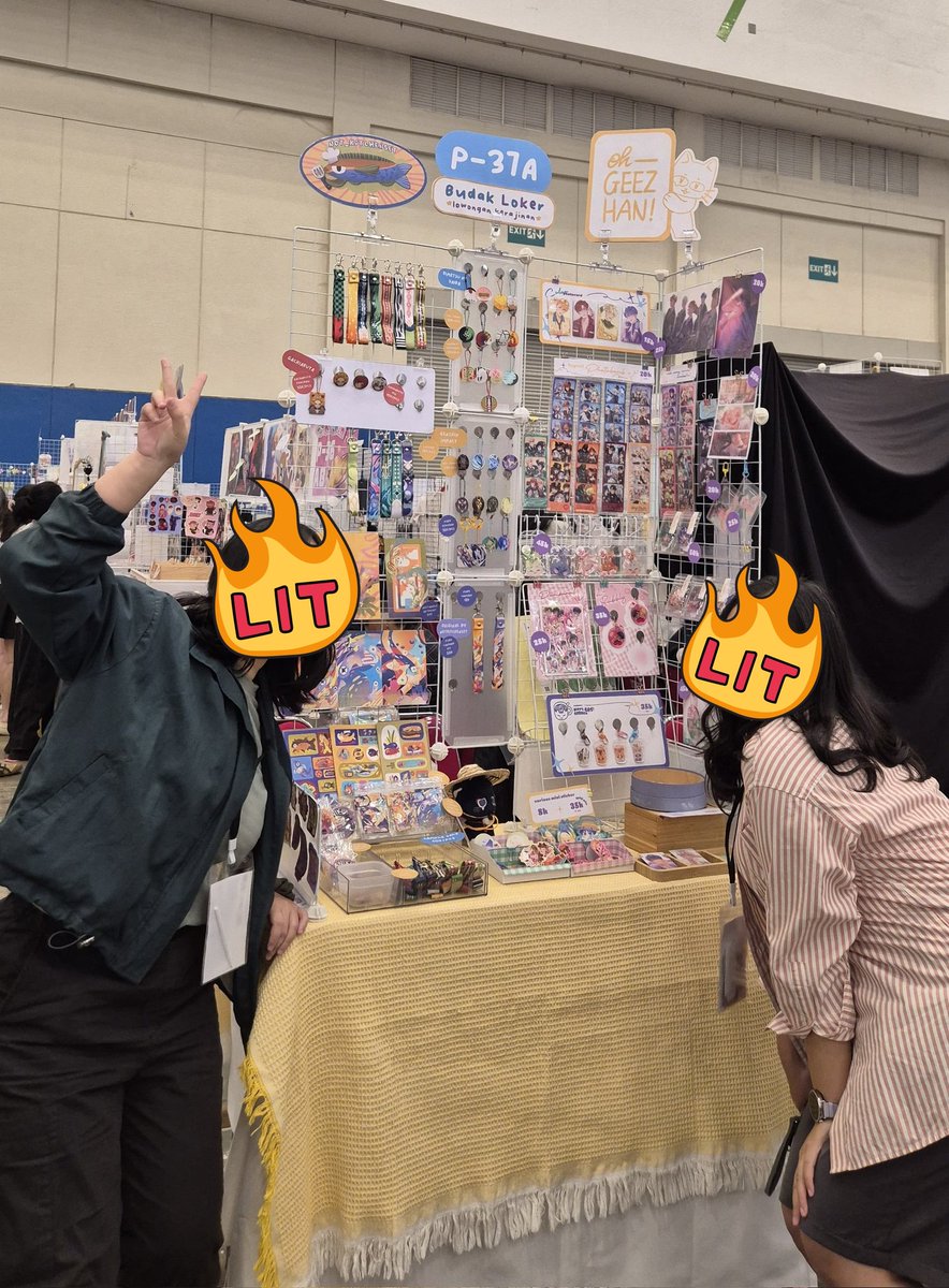 not_kitchenset's tweet photo. Sorry i'm late but Otsufuro 22!!! 
(Literally arrived at home at 3am and i'm busted lol)

THANKYOUU for visit me &amp; @ohgeezhan booth! It was such a great experience meeting with you and my heart are soo full see u buying our product. Even though this event packed with human lol https://t.co/LDfjomzbqW