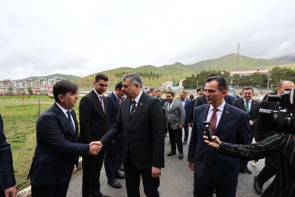 bitlisioi's tweet photo. 🇹🇷 İlimizi ziyaret eden Sayın İçişleri Bakanımıza, Bitlis’imize ve kurumumuza sağladıkları desteklerden dolayı teşekkür eder, şükranlarımızı sunarız.

Bitlis’imizin gelişimi, vatandaşlarımızın huzur ve güvenliği ile kamu hizmetlerinin daha güçlü bir şekilde yürütülmesi adına verilen her destek, çalışmalarımıza güç katmaktadır. Özellikle kırsal altyapı, ulaşım, afet ve acil durum hizmetleri başta olmak üzere kurumumuza sunulan katkılar için teşekkür ediyoruz.

Bitlis İl Özel İdaresi olarak, devletimizin gücü ve milletimizin desteğiyle şehrimize hizmet etmeye kararlılıkla devam edeceğiz.
@TC_icisleri