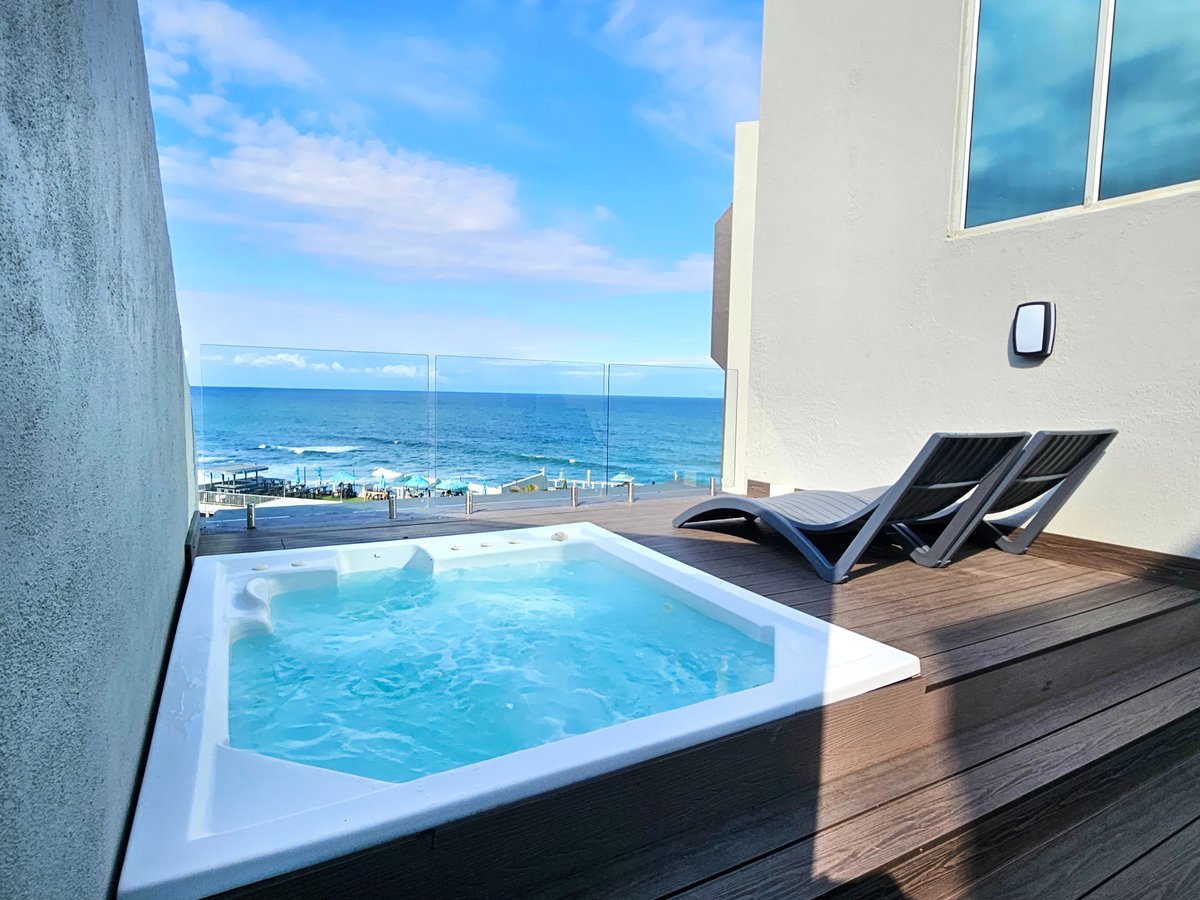 1stExchange's tweet photo. 🌅 Oceanfront dining, sunset views, and relaxed luxury come together at #LaMontagne

Set right on Ballito’s shoreline, this beachfront escape offers spacious comfort, incredible sea views, and easy access to one of the North Coast’s most loved beaches. https://t.co/fQKZJsgMDE https://t.co/LP7S7w66FZ