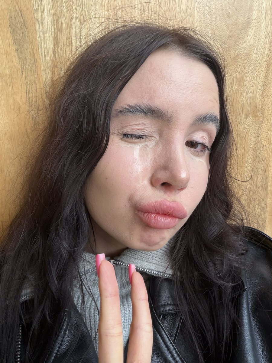 isa 💋🪩 tweet media