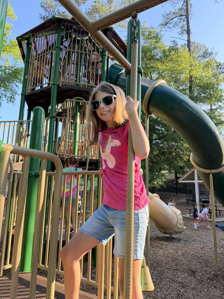 MrsBadali's tweet photo. Park day for 3rd grade! 
#RNEGREATTHINGS https://t.co/lqBXhejlEM