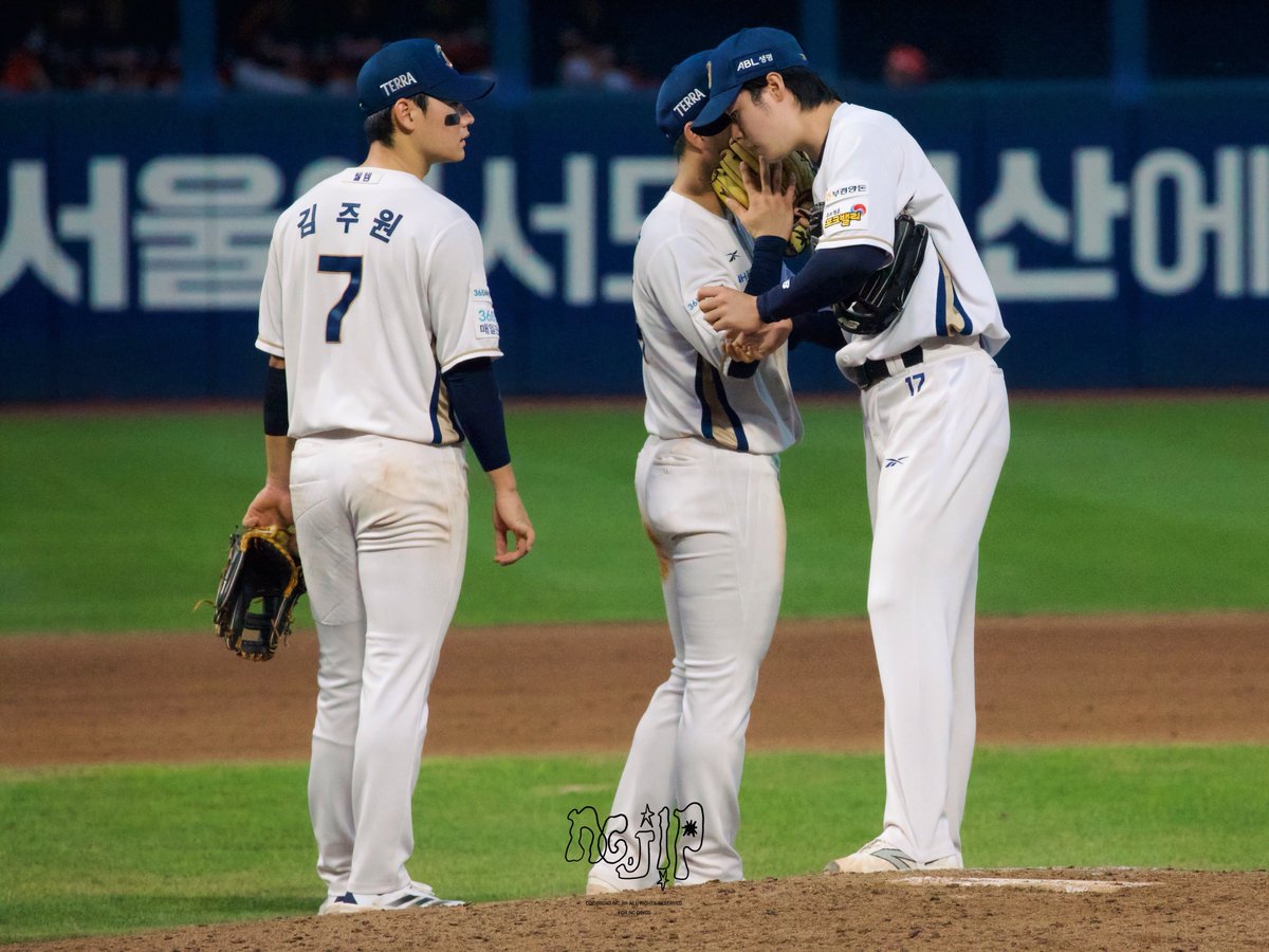 nc_jip's tweet photo. 👂 ⇢ 🗣️

#김주원 #김휘집 #김영규 https://t.co/chXJWGvlvM