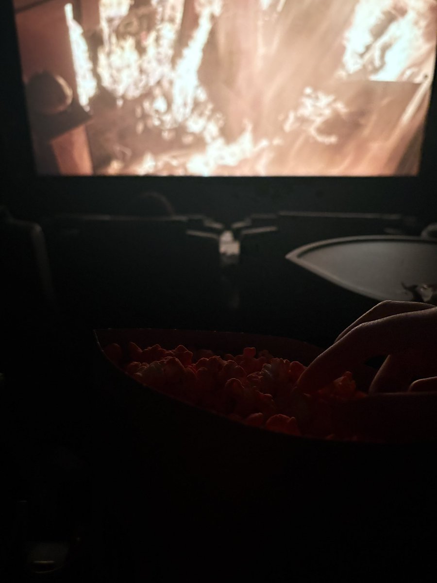 iventonl's tweet photo. Scream 7 (Vox) https://t.co/i1GhBsPIpT