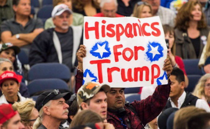 IAPolls2022's tweet photo. NYT/SIENA POLL: Trump Approval among Hispanic Americans 

 Approve: 20% 
 Disapprove: 71%

This is the lowest approval rating among Hispanics in NYT/Siena polling history
——
Trend (Net)
🟤 Jan 2025: -19
🔴 May 2026: -51 (↓32 points) https://t.co/IgtpGqgXHy