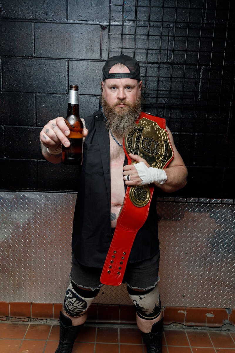 BigOPossum69's tweet photo. TEAM TRASH BEER REIGNS!!!

📸 @KnockedOutFilms 
🤼‍♀️ @ProBattleground 
🍺 @PaulReedFights https://t.co/iL20QaCcRk
