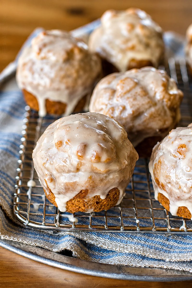 LMadeSimple's tweet photo. Recipe ➡️ https://t.co/PANqoj4MDf
Healthy Pumpkin Donut Muffins bring pumpkin spice, muffin texture, and maple vanilla glaze in one easy treat  🍩  #homemademuffins #pumpkinrecipe https://t.co/eT17HmdVv4