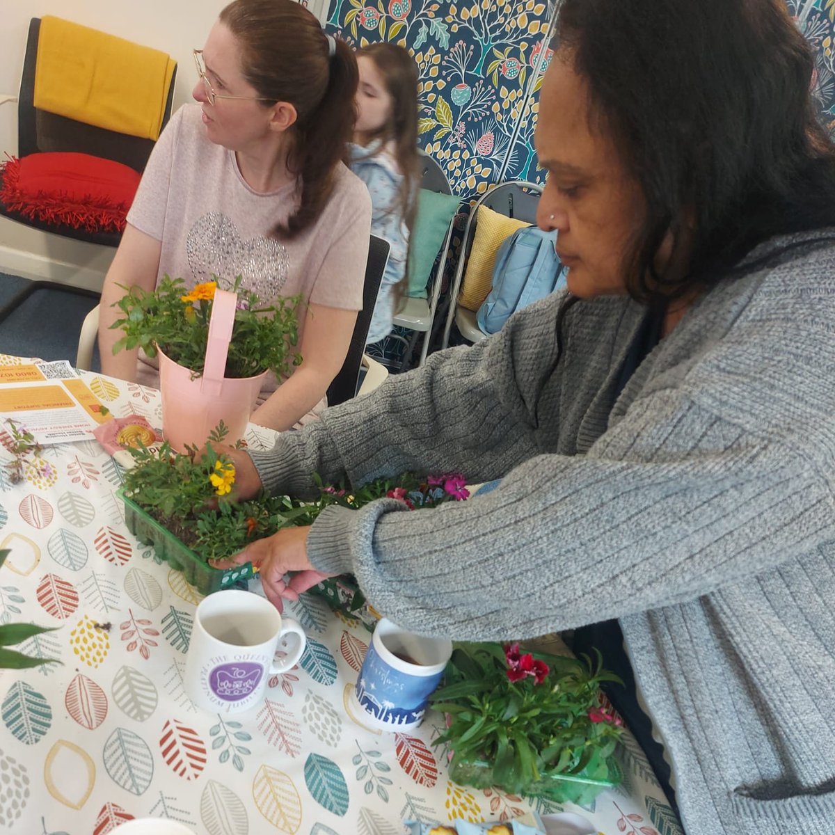 N2GreenMan's tweet photo. A lovely morning at Warm Welcome today with some indoor gardening together 🌱

There’s always tea, coffee, conversation &amp; something to get involved with.

🕚 Mondays 11am–12.30pm
📍 The Lounge - Green Man
💚 FREE
Run in partnership by @HopeNorthLondon and @N2GreenMan https://t.co/omx0ANkkgp