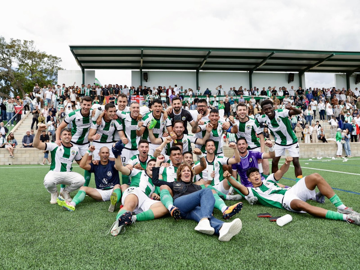 MenorcaFootball's tweet photo. 🆙 CD Migjorn are back in RFEF Tercera!

A 0-0 draw at home to PE Sant Jordi was enough to secure promotion play-off victory.

They return to join CE Mercadal.

Unfortunately, a 1-0 win for CE Ferreries wasn't enough for them to overturn their tie v UD Ibiza B (1-3 agg). https://t.co/DpsLCikvdh