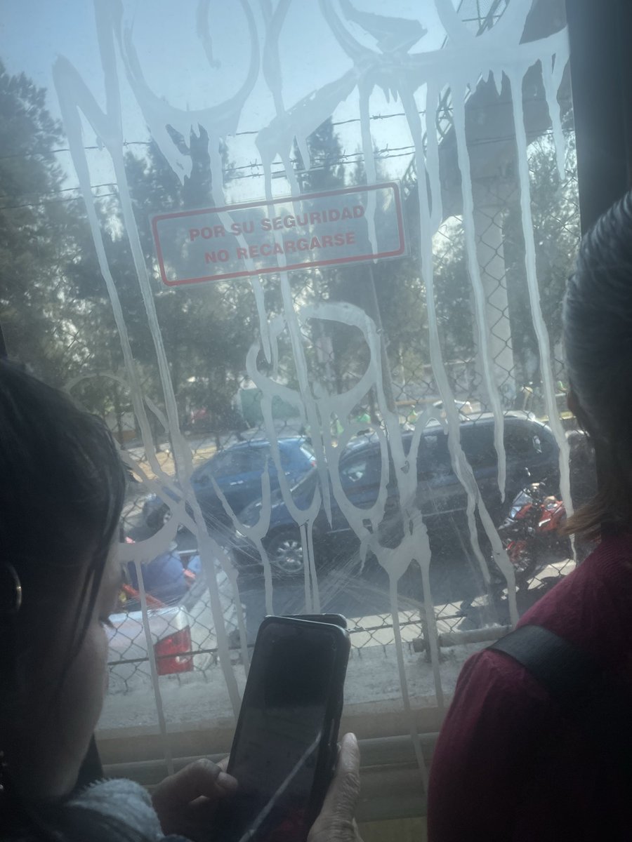 ojitos_morrison's tweet photo. @MetroCDMX Línea A, detenidos entre estaciones… el avancen es lentísimo 🙄 https://t.co/TjGNUaG2rp
