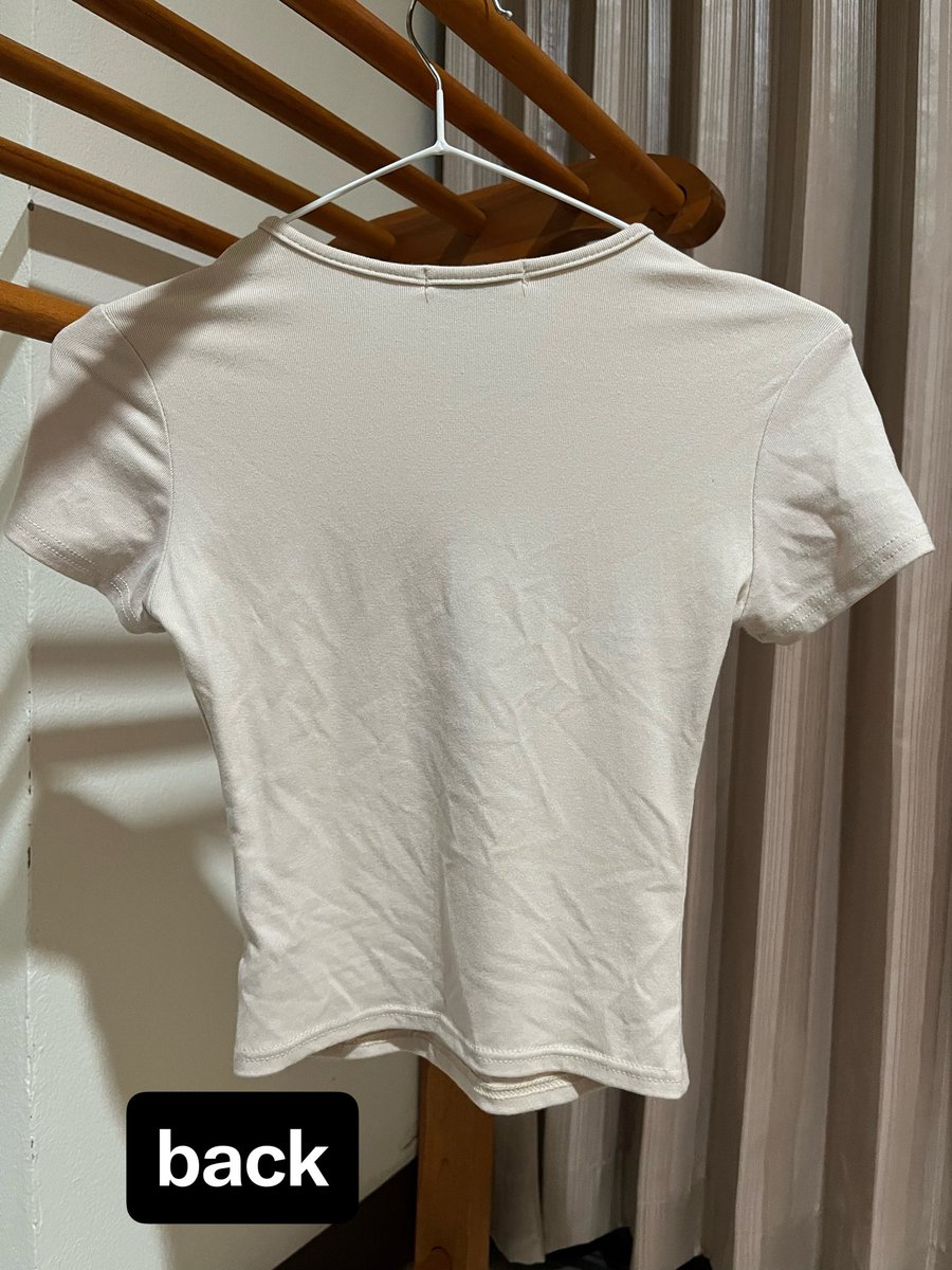 dearNplease's tweet photo. เสื้อยืดรัดรูป Moses queen สีครีม ทรงสวยมาก     

size : s อก24 ยาว12 แต่ยืดได้เยอะ     
price : 50฿ https://t.co/feWTxDXkE8