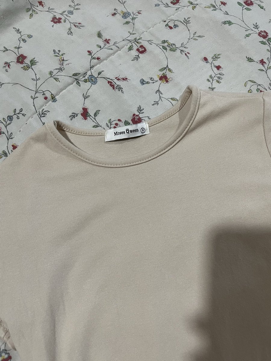 dearNplease's tweet photo. เสื้อยืดรัดรูป Moses queen สีครีม ทรงสวยมาก     

size : s อก24 ยาว12 แต่ยืดได้เยอะ     
price : 50฿ https://t.co/feWTxDXkE8