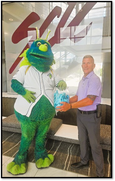 SCUConnect's tweet photo. ⚾ Mason from the @ColaFireflies teamed up with our President &amp; CEO Jim Kinard to draw this month’s $1,000 winner! 🎉

We also revealed the winner of our $250 Fireflies baseball game gift card giveaway! 🏆

Congratulations!! https://t.co/zIbTcknByJ