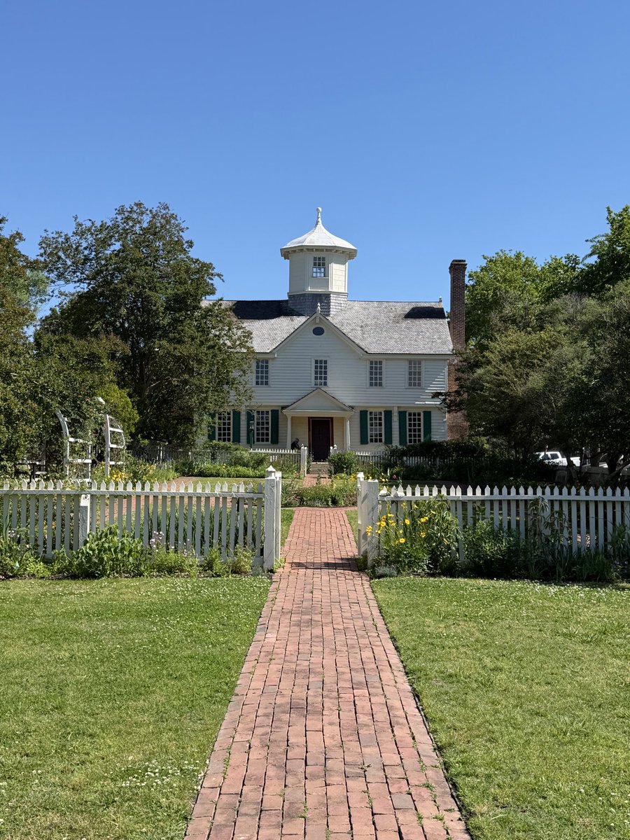 FLONC's tweet photo. Edenton is gearing up for America 250, and I enjoyed spending time where NC’s revolutionary history runs deep. Make sure to stop by the Edenton Tea Room to hear about the Edenton Tea Party and the women who started it all! https://t.co/LGeiKAxxWR