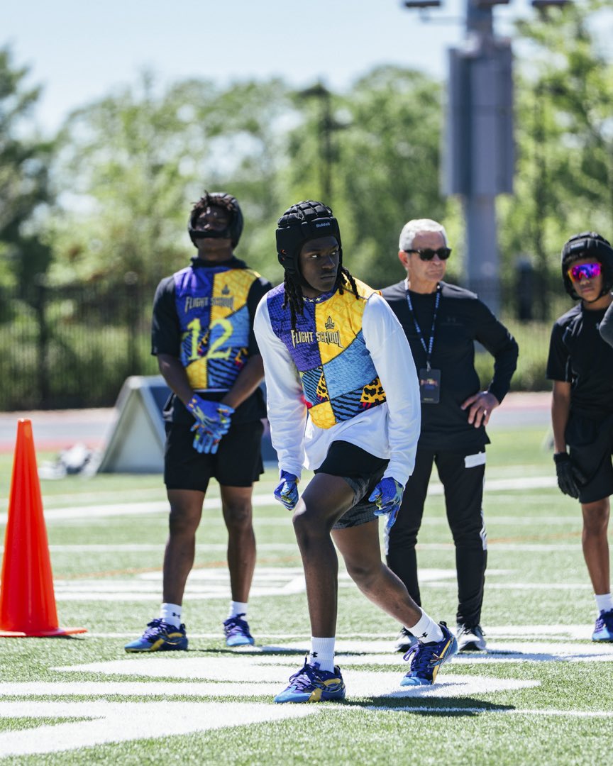 SamirEdwardsDa1's tweet photo. I had a great experience at flight school,thankful for the opportunity!! @UANextFootball @TheUCReport @JJettas2 @Coachmessay @CoachJdubSFA @kdawg2certified https://t.co/3Mu4BV8Khn