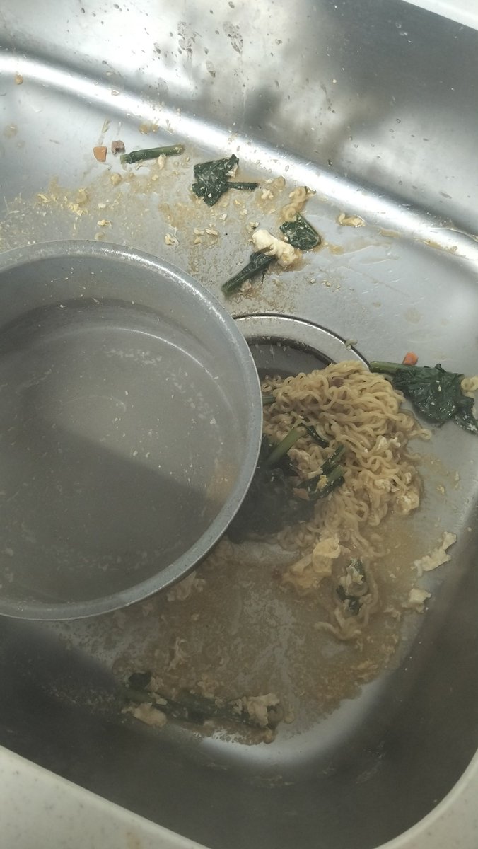 arucatto's tweet photo. Pulang kerja secapek itu selaper itu, masak mie eh jatuh💩 https://t.co/6OpKCHYIY4