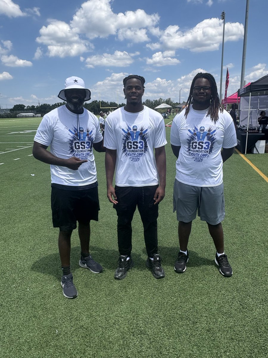 SumnerHSFootbal's tweet photo. Proud to go out and support Sumner alumni, @GregSmithiii at his youth football camp.  Doing great things on the field and making an impact in the community. #BuildingChampionsforLife https://t.co/K9GVZxrf6t