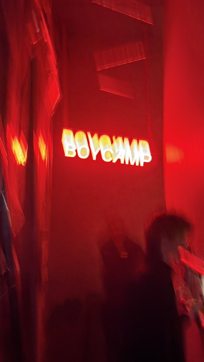 Anwhoorg's tweet photo. รีวิว Boycamp คืนวันอาทิตย์ สามทุ่มถึงเที่ยงคืนให้ใส่แค่ Underwear หลังจากเที่ยงคืนจนถึงตีสามเป็น Naked พูดสั้นๆ เลยนะว่า “เย็ดเสรี” เป็นผับที่ทำเกินไปมาก เกินไปถึงขั้นเรียกว่าซาวน่าได้เลย ถามว่าคนดีมั้ย ตอบไม่ได้นะครับ เพราะ Type แต่ละคนไม่เหมือนกัน https://t.co/uoif5AOUwx