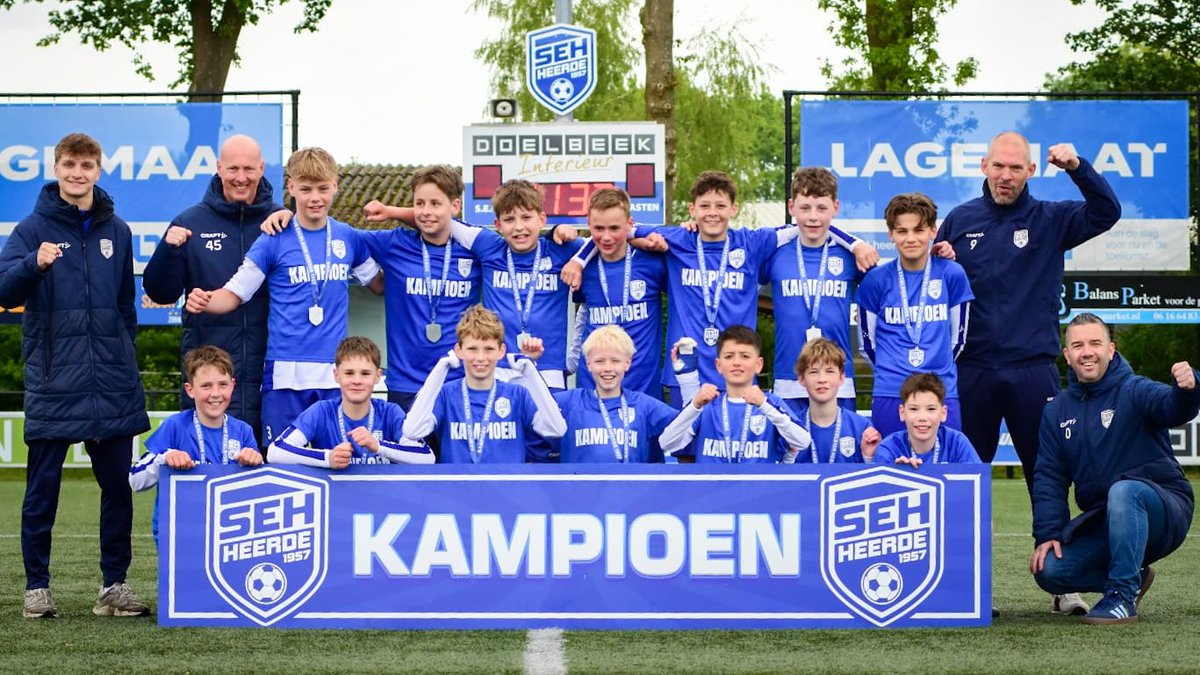 vvSEH's tweet photo. 🎉Kampioenen!
💙🤍Na een langere derde fase kunnen we weer drie kampioenschappen bijschrijven. En wellicht volgen er meer.
Check @ https://t.co/vkEYfoQIMW
📸Met dank aan ouders/begeleiding!
#trots #heerde #kampioenen #junioren #meiden #derdefase #likeniswaarderen #wijzijnseh https://t.co/6GHAuIj8Si