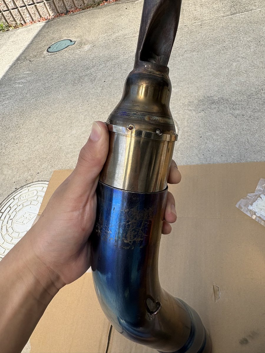 Em25YZF's tweet photo. 今日一日この部分を耐水ペーパー600番で削ってたけど進展ない…
あと1mm外径が細くなればいいと思うけど、熱湯と冷水でやってみるか…どうしようか https://t.co/Gc3uPHyki9