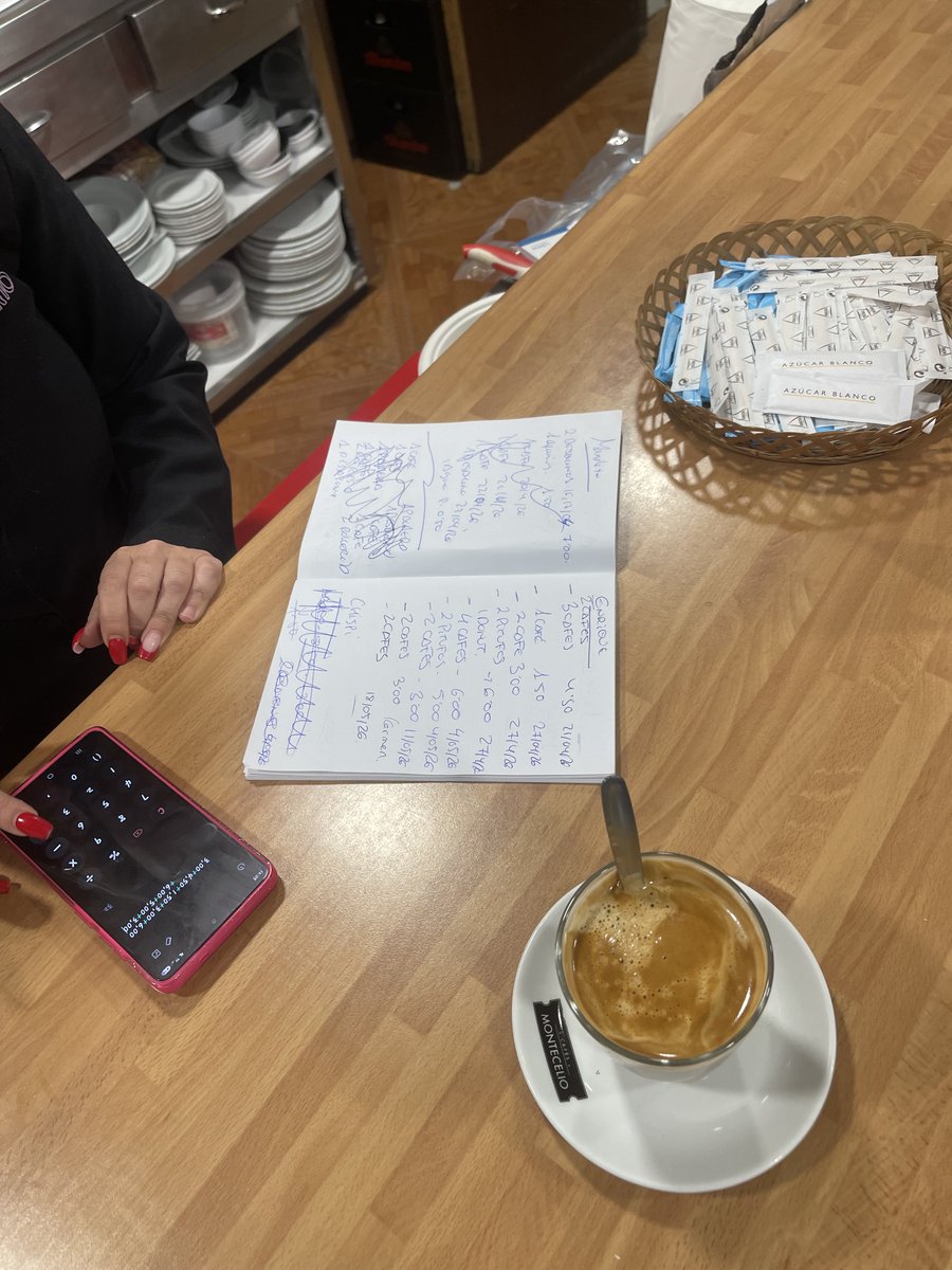 JAPDREBS's tweet photo. Solo falta la tiza en la barra, para seguir fidelizando clientes tras más de cincuenta años en el mercado, siguen fiando. https://t.co/XEOLnBNKdF
