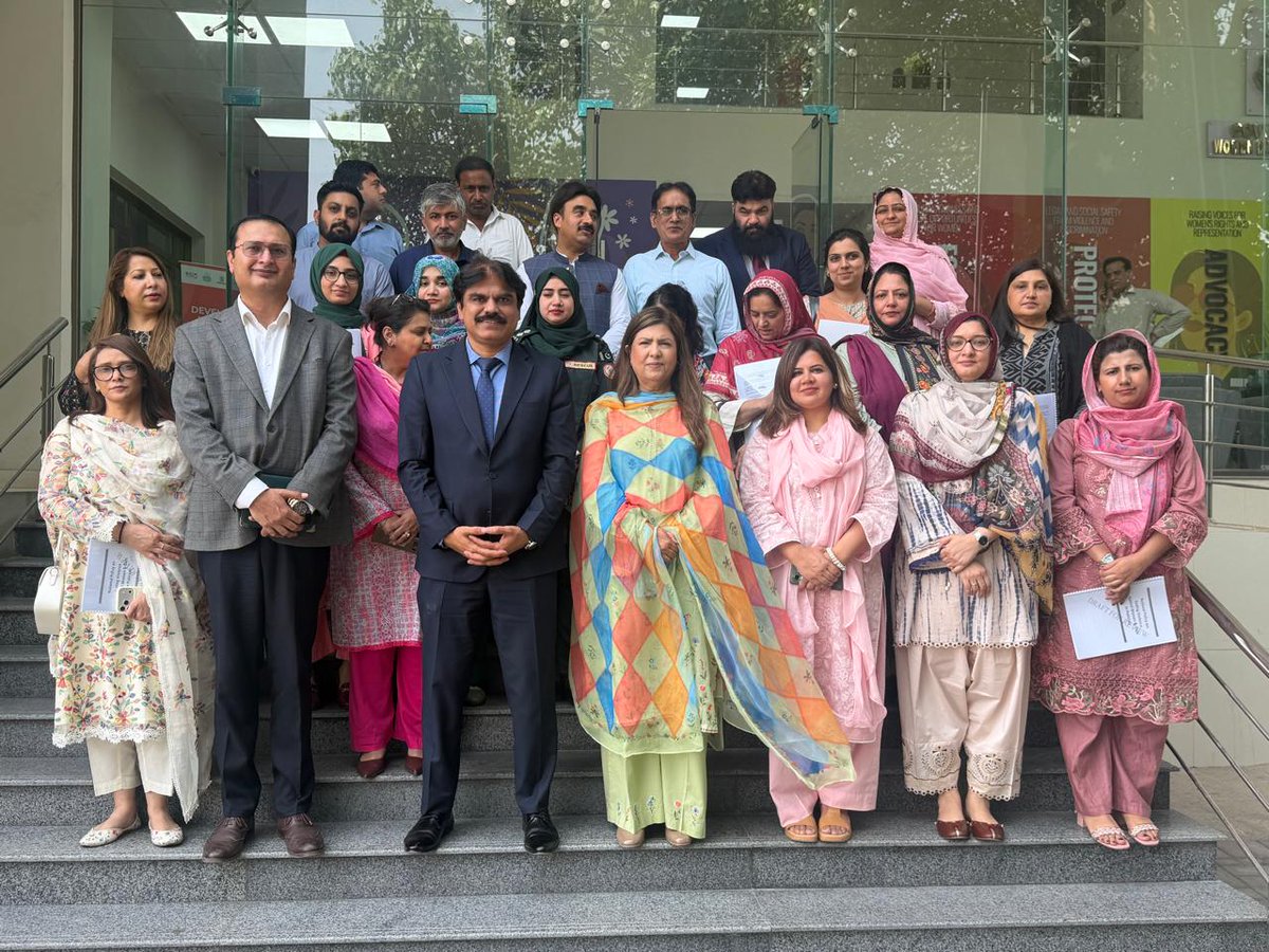 unwomen_pak's tweet photo. Provincial consultations were held in Lahore, Punjab for the development of Pakistan’s National Policy on Ending Violence Against Women and Girls, led by the @mohrpakistan  in collaboration with UN Women and the @IOM_Pakistan, and hosted by the @wddbalochistan. https://t.co/qN6aWgSVRz