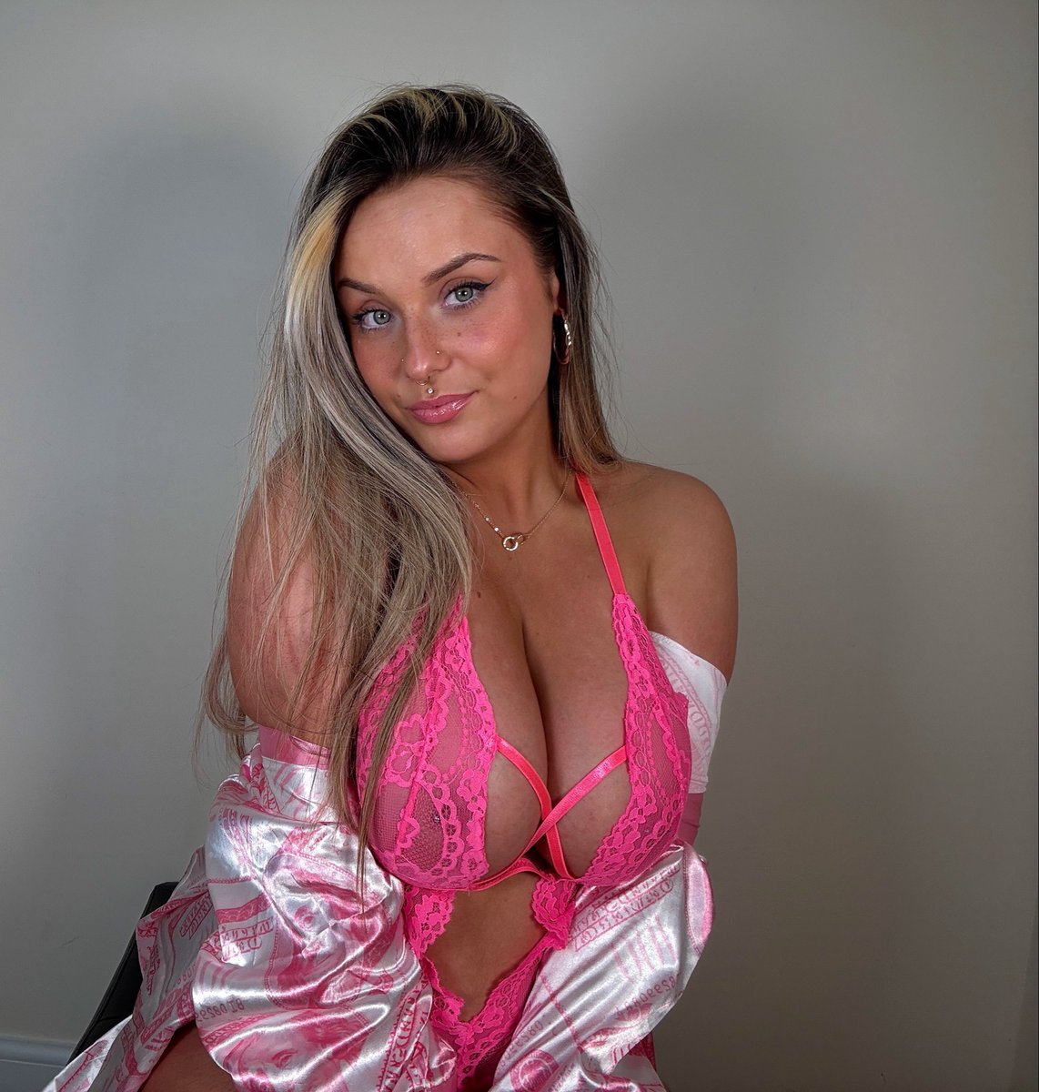 AlexaColesSoles's tweet photo. Manipulative pretty princess 👸🏼🤭 https://t.co/5jNXaKvZpZ