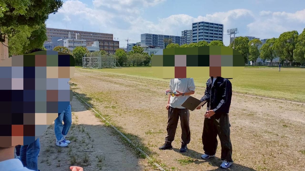 RocketSatsuma's tweet photo. 先日5月16日に、新歓イベントを行いました！

モデルロケットの打ち上げ、CANSATのデモンストレーション、飛行ロボコンの飛行などを行ったあと、みんなでピザパーティをしました！

12人もの新入生が来てくれました！
このメンバーでどんな機体を作っていくのか、楽しみですね！！ https://t.co/daMUVDl4ep