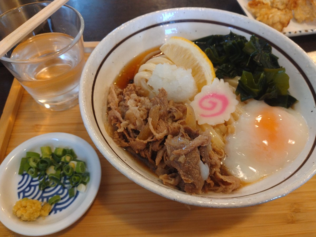 Peetaro0's tweet photo. バイバイSANUKI( ´:ω:` )讃岐うどん最高でした。でも一番美味しかったのは母親のお味噌汁でした。私の作るのと全然違った。レベチ。
2店舗同時に見るって中々(ｲﾔ結構)ハードだったけどなんとかなった😂
店長に正解なんてないから私らしくやるだけ。経験値積ませてもろて感謝です(  ิ-  ิ )←？ https://t.co/KFkuPXhl7l