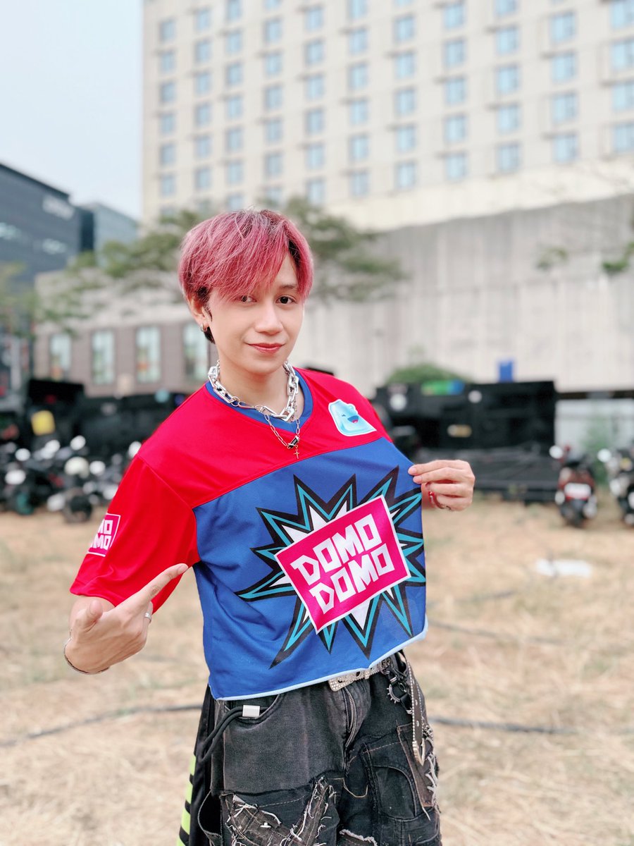 neophofficial's tweet photo. “Core memory unlocked: Performing at Howlers Festival”

Special thanks to DOMO DOMO 
Management: Celebrity Studio
Skin: Dear Self, Aesthetic &amp; Wellness Center
Haircut: Team Sir George Salon Timog

#NEO_LUIZ #NEO_PH #HowlersFestival #NEOMoments #PPOPVibes https://t.co/9cxAirSlkw