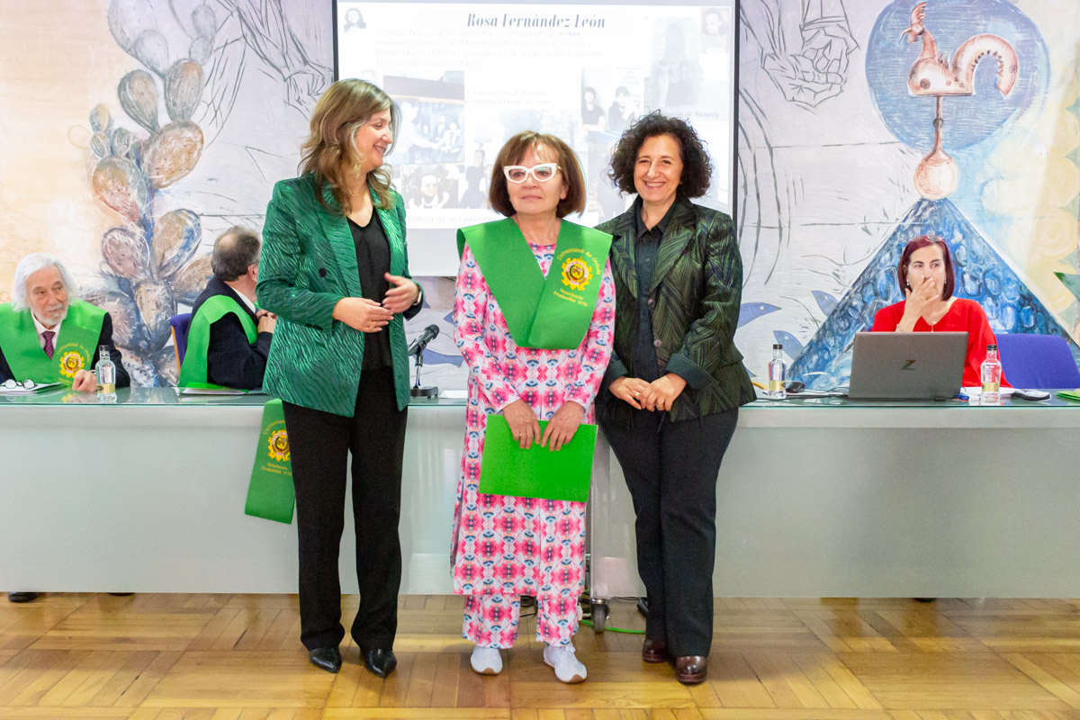unileon's tweet photo. 🎓💚 50 años después, la promoción de Veterinaria de 1976 ha vuelto a la Universidad de León para reencontrarse con su historia, sus compañeros y el lugar donde comenzó todo.

✨ Medio siglo después, el vínculo con la ULE sigue más vivo que nunca.

#ULE #Veterinaria #OrgulloULE https://t.co/GfLssU7Cl8