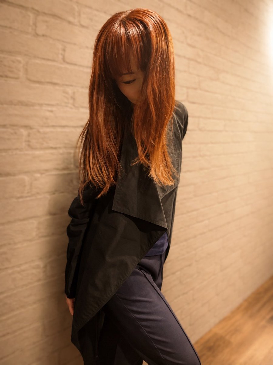 Mio_Kamoa's tweet photo. PAULE KAの立体的なドレープジャケットと、Col Pierrotの美しいシルエットのパンツを着て撮影しました💕🌷
高級感のある素敵なお洋服に少し緊張しながらも、袖を通した瞬間に気持ちまで華やかになり、自然と大人っぽい女性らしい雰囲気を演出できた気がします✨
#pauleka #colpierrot #美 #アラフォー https://t.co/UGWj8Crs8c