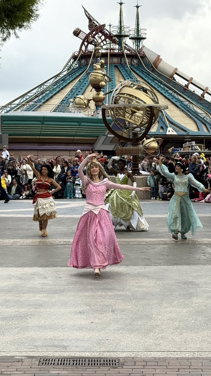 Cave0fWonders's tweet photo. ✨ Suite aux travaux 🚧, la Disney Stars on Parade ainsi que son trajet ont été modifiés : BRAVO 👏🏻 à l’équipe Parade ! ✨

#disneylandparis https://t.co/GUO9ngldYS