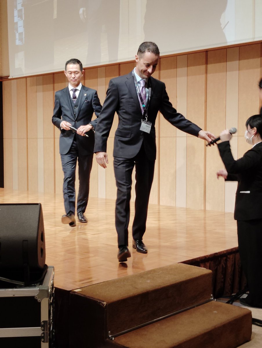 フラット tweet media
